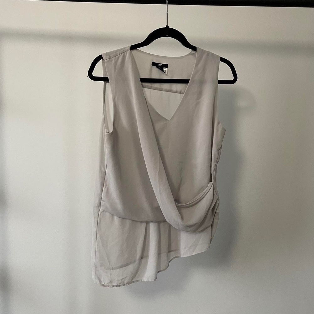 Asymmetrical grey tank
